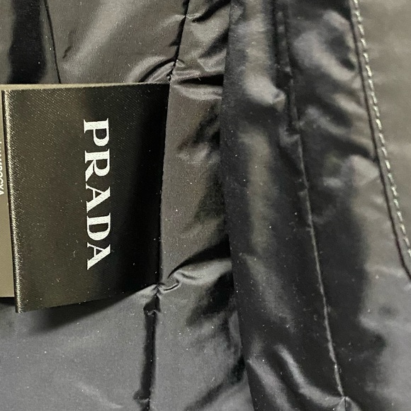 Prada - Picture 8 of 9